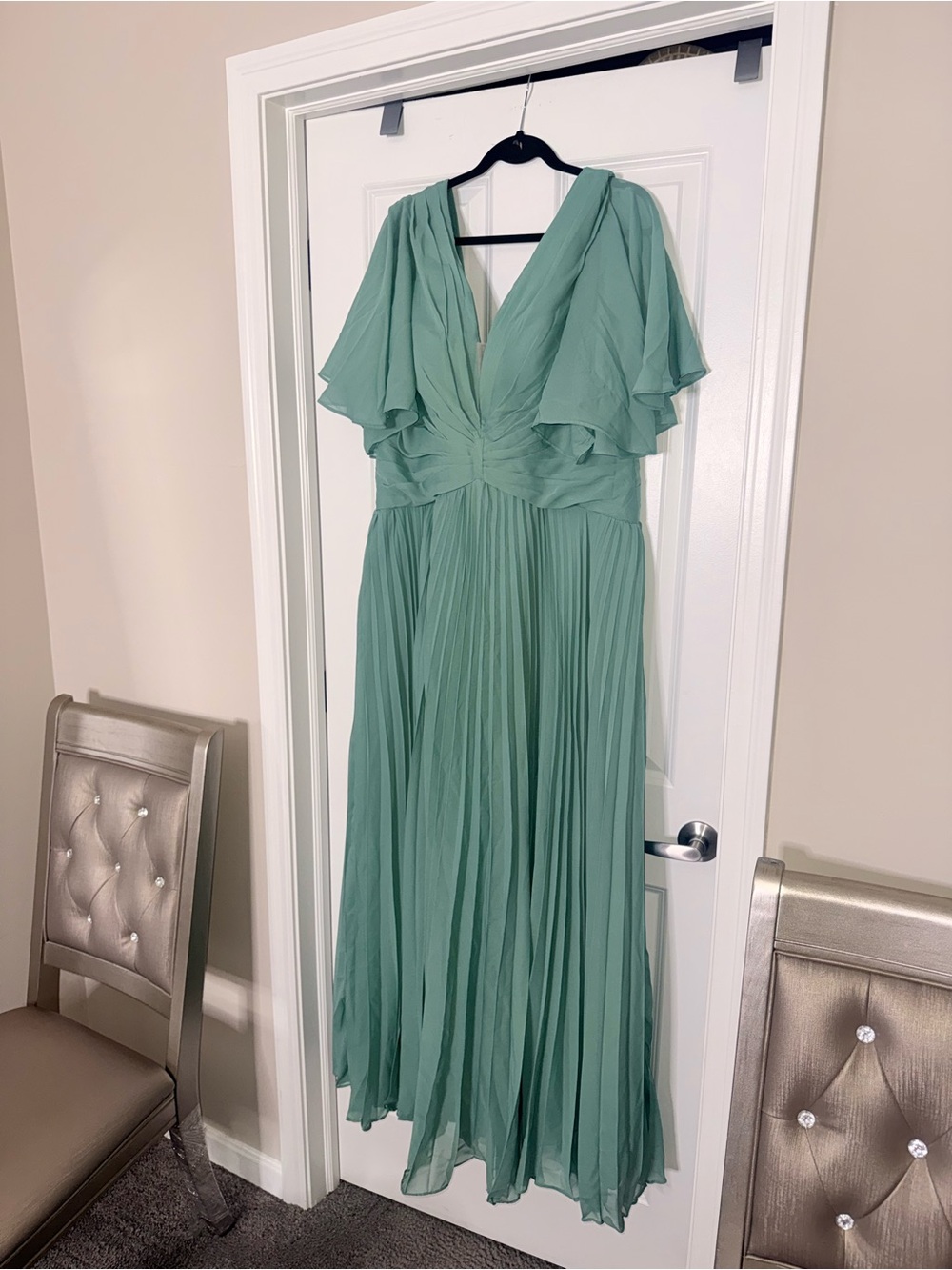 Elegant Sage Green Pleated V-Neck Maxi Dress